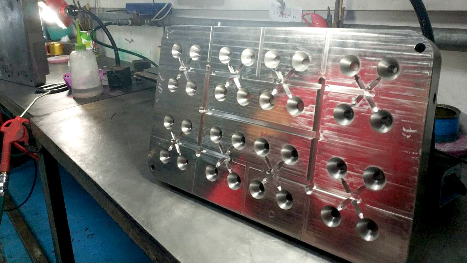 旭錦塑膠模具，光學透鏡模具